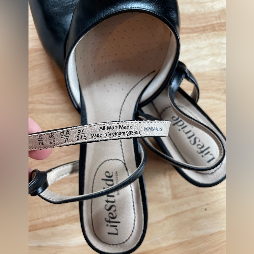 Life Stride Women's Black Pointed low heels size 7 - Picture 7 of 8